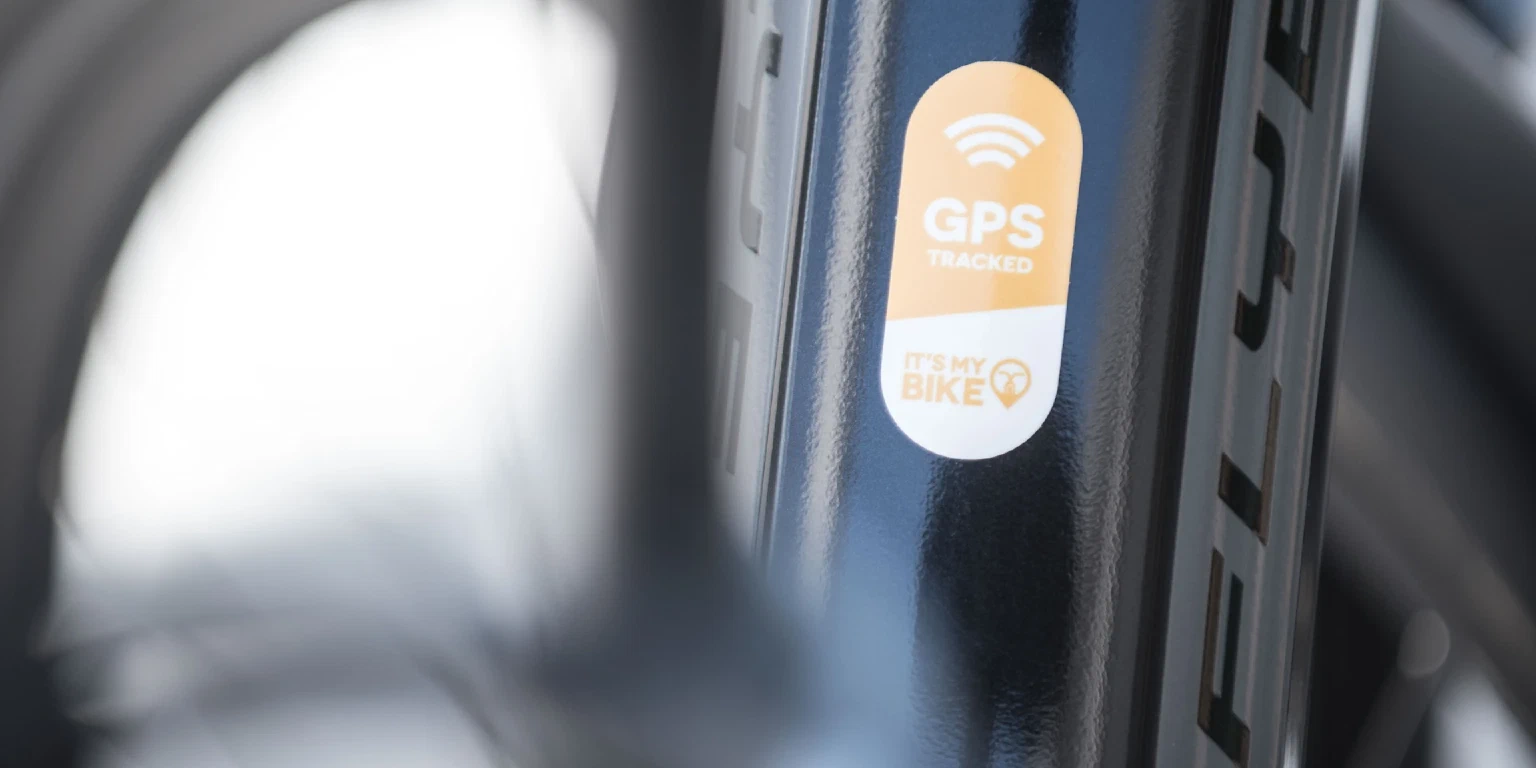 GPS-Tracked Aufkleber auf einem Fahrradrahmen