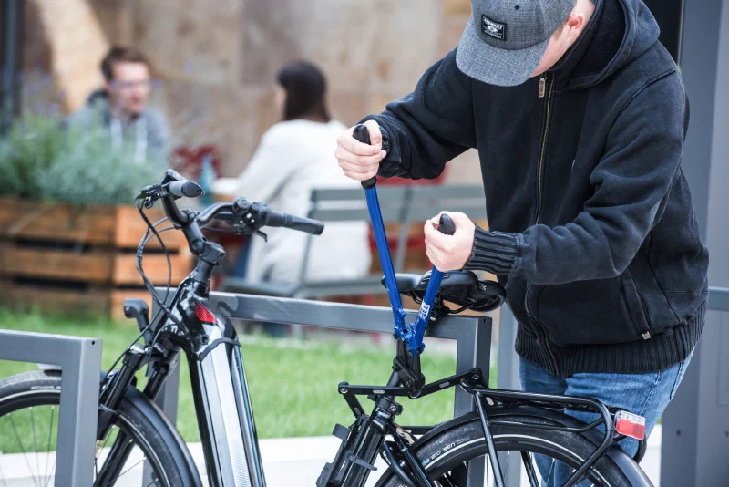 Fahrraddiebstahl vor einem Café
